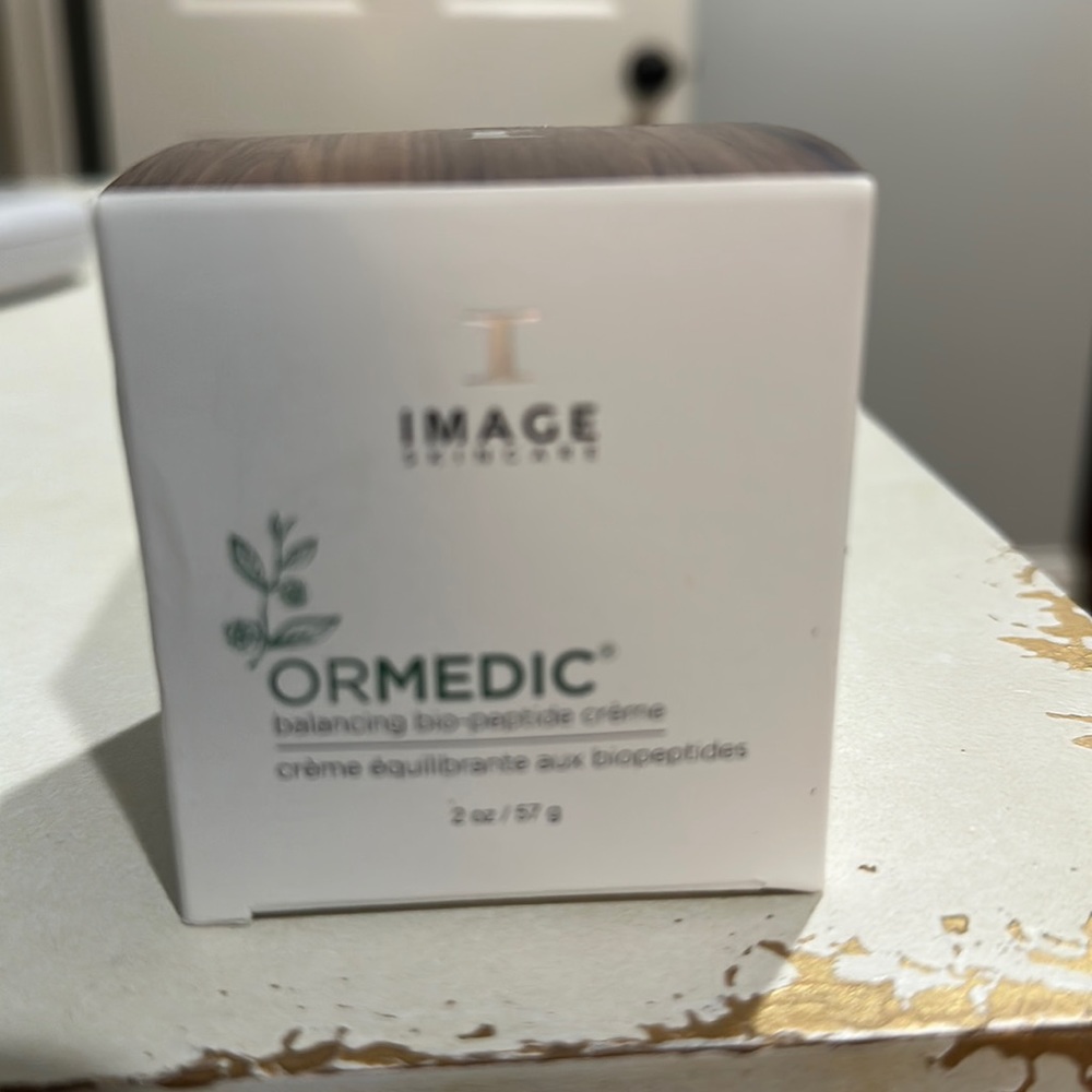 Image or medic balancing bio-peptide crème